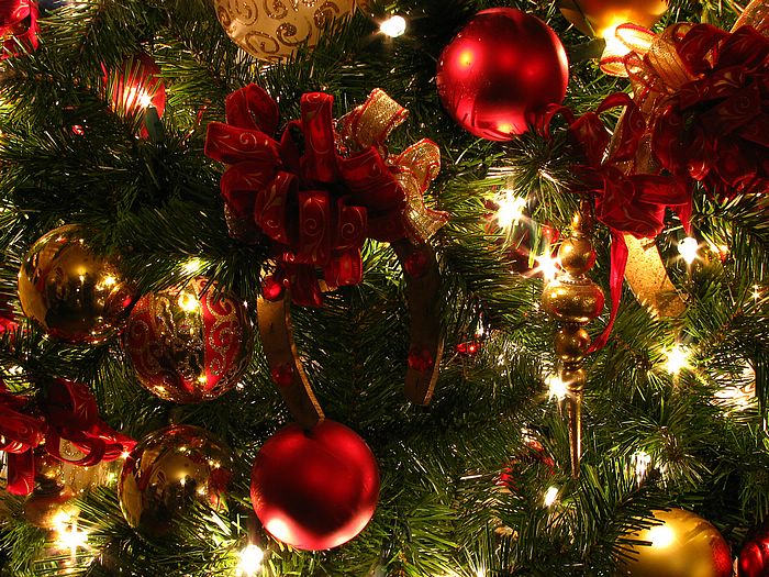 interior-design-ideas-christmas-decorations-tree-holiday-house-elves-home-design-christmas-decorations-pictures